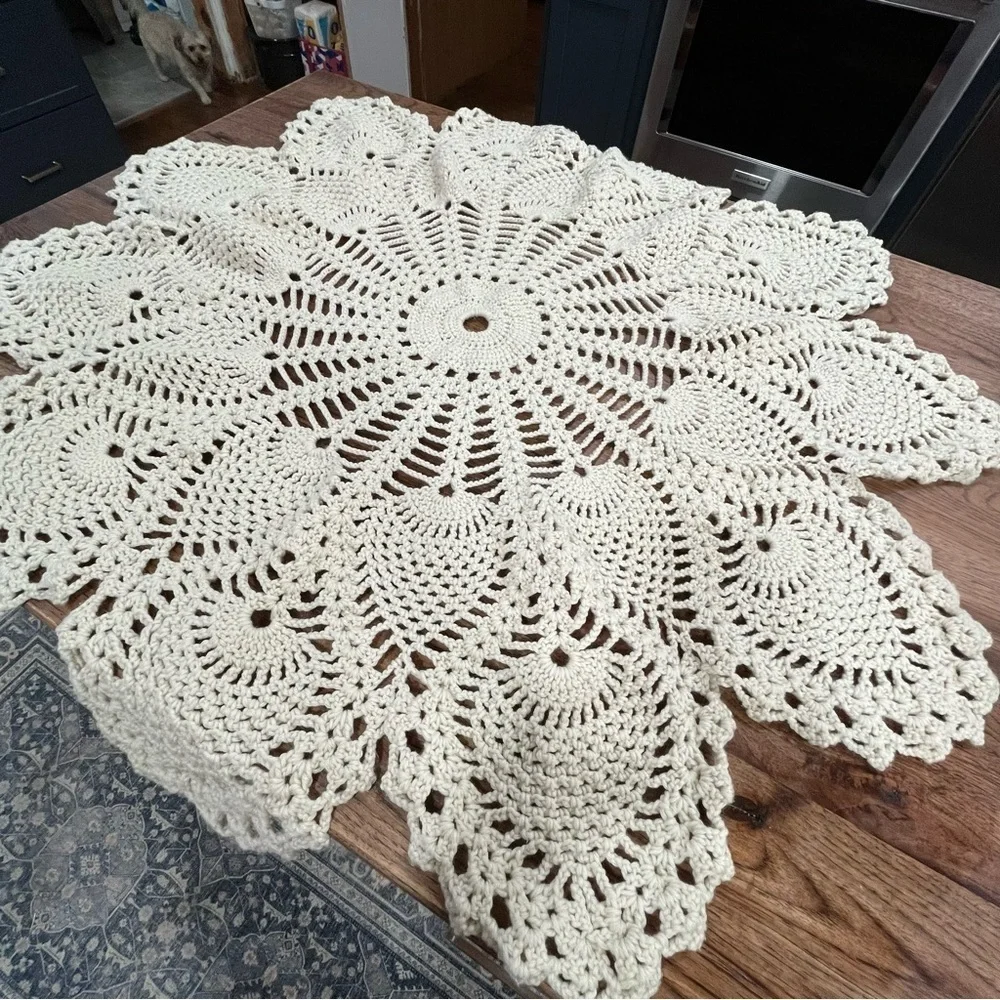 Vintage crochet floral look round table topper tablecloth